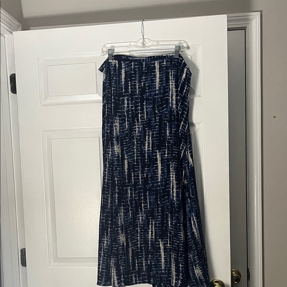 Elegant Navy Blue Patterned Skirt